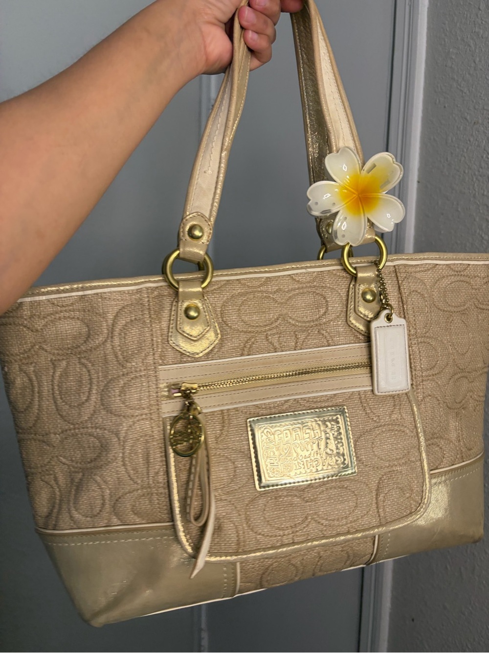 Coach Vintage Beige Signature Canvas Tote with Gold Trim - Picture 6 of 8